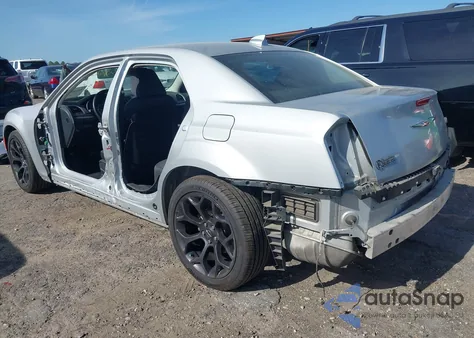 2019 Chrysler 300 Touring z USA, uszkodzony, nr VIN 2C3CCAAG9KH581040